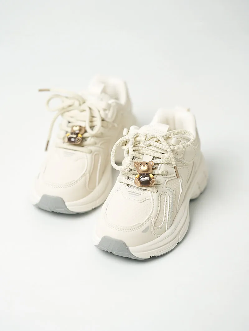 Baskets lacées et scratchées